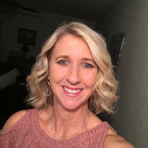 Meet your Posher, Caralyn